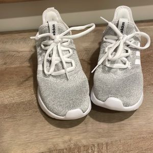 Women’a Grey tennis shoes